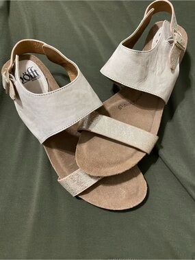 Sofft Women’s  Light Beige Slingback Sandals